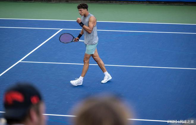 其背后的战 其背后的战